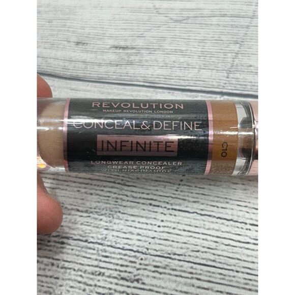 New Makeup Revolution Conceal & Define Infinite C10 Longwear Concealer 9ml - Picture 4 of 9